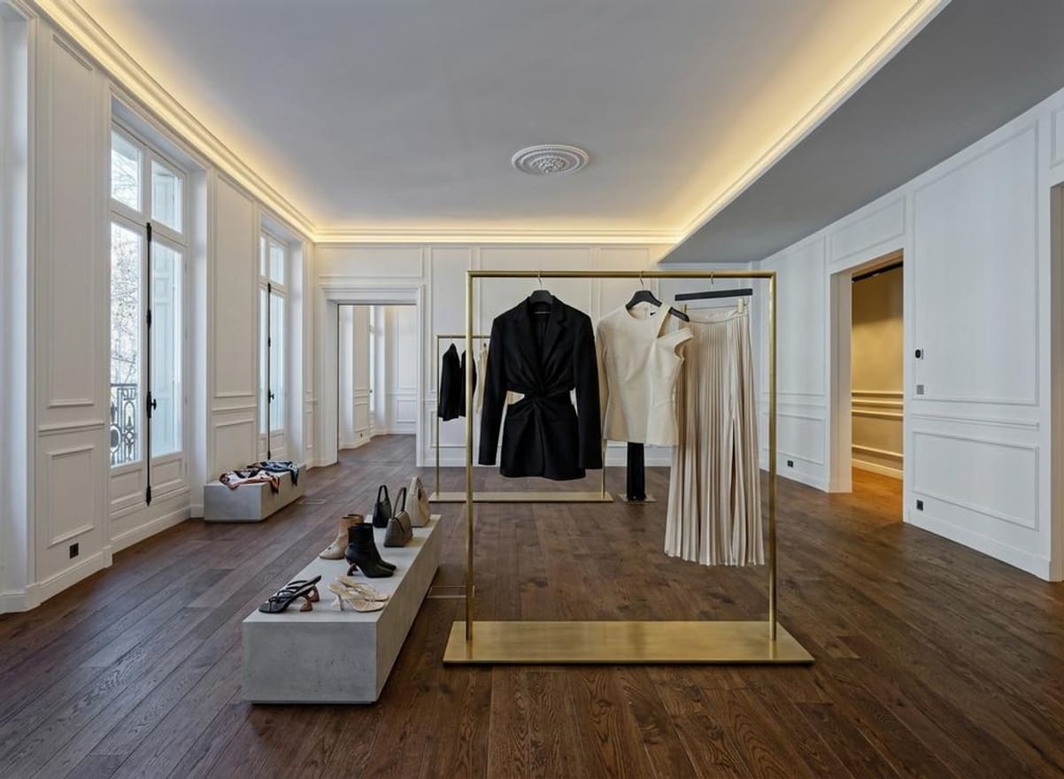 Haussmannian Showroom Apartment in the Golden Triangle