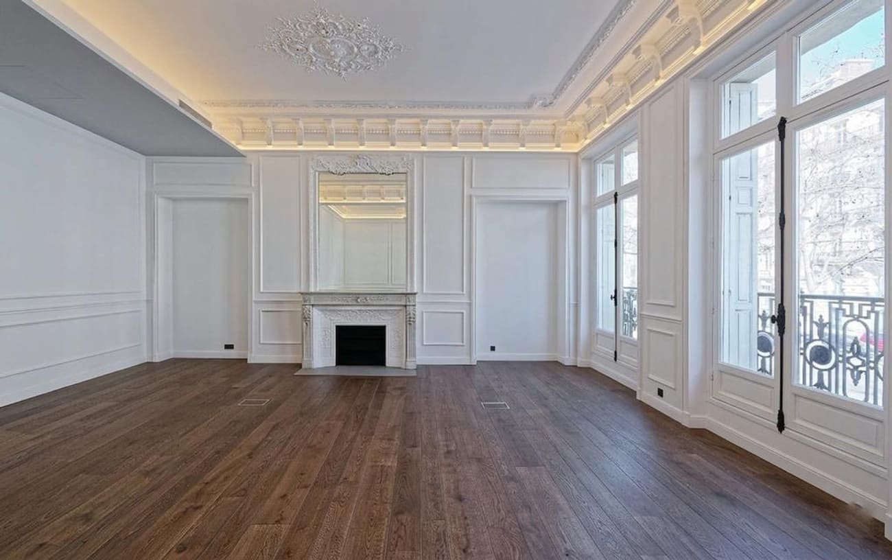 Haussmannian Showroom Apartment in the Golden Triangle