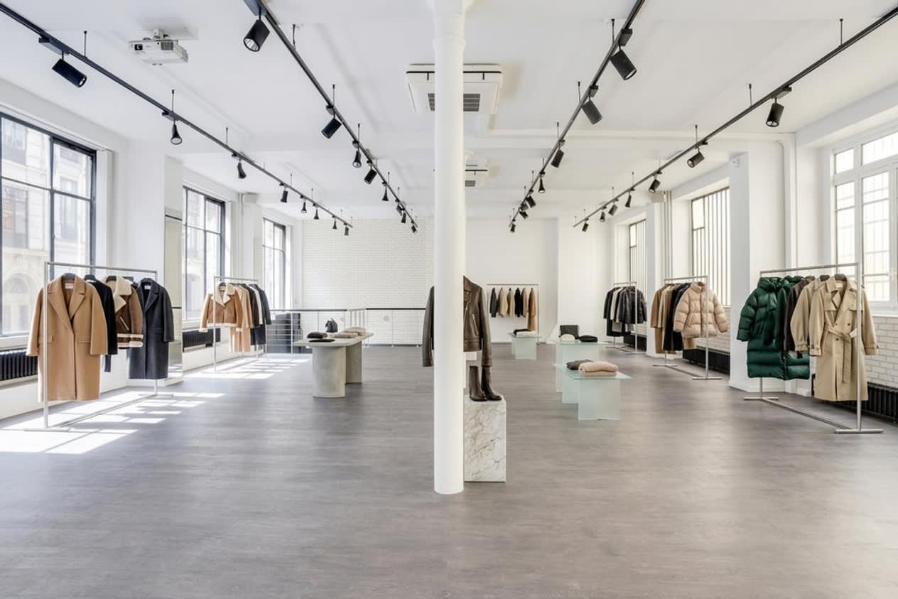 Large Venue in Le Sentier