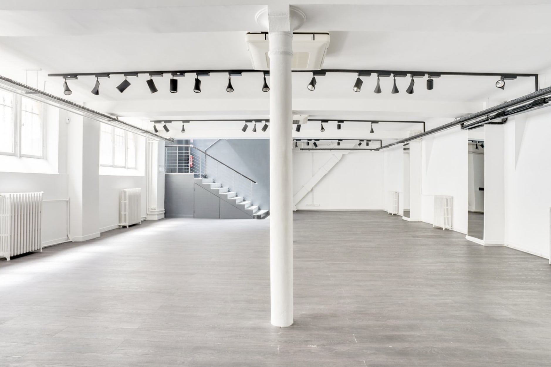 Large Venue in Le Sentier