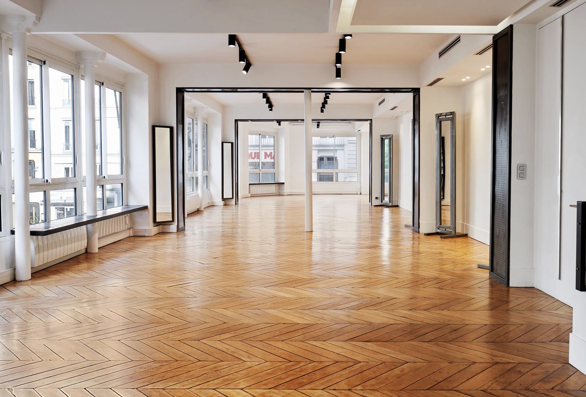 Prestige Haussmannian Showroom in Le Sentier
