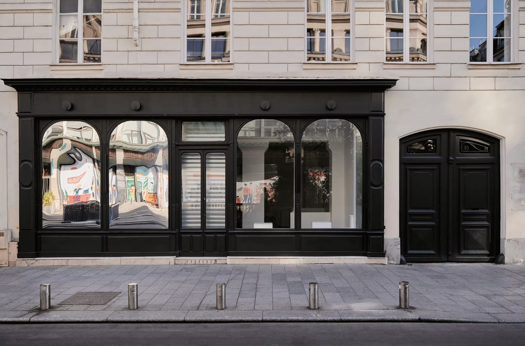 Glass-Roofed Event Venue with an Outdoor Terrace in Le Sentier