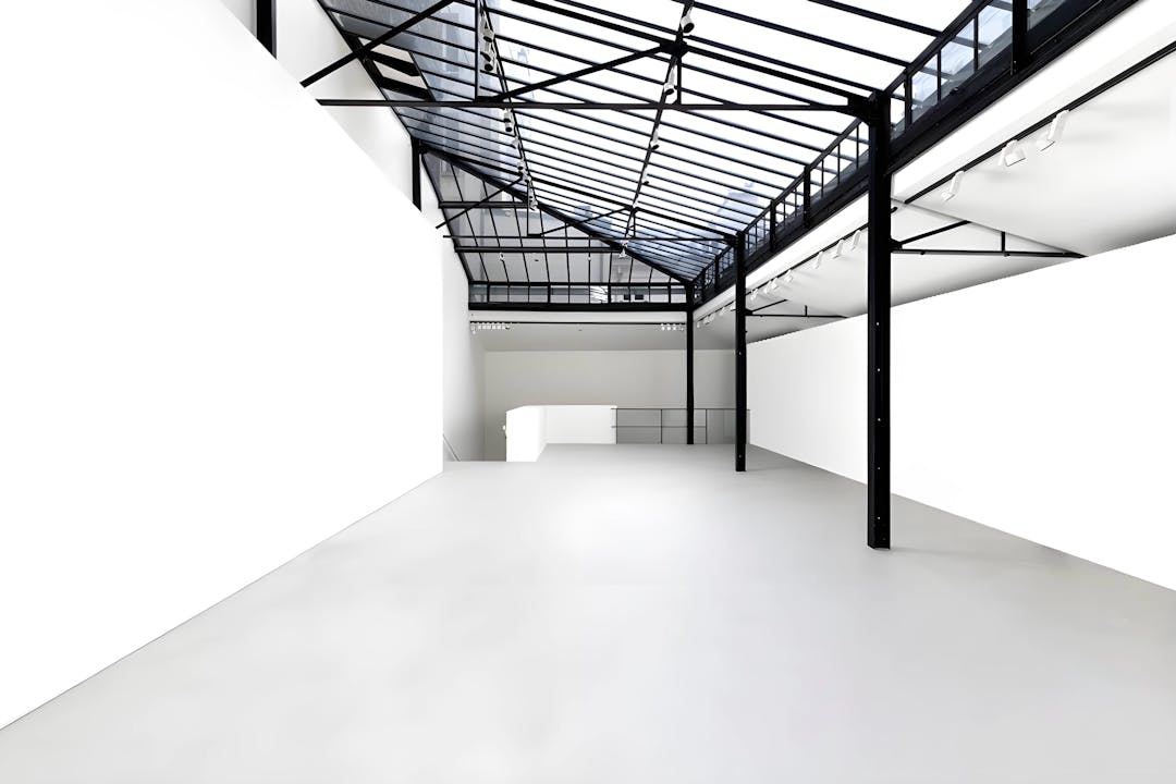 Multi-Level Venue with Courtyard Arrival in Paris 17
