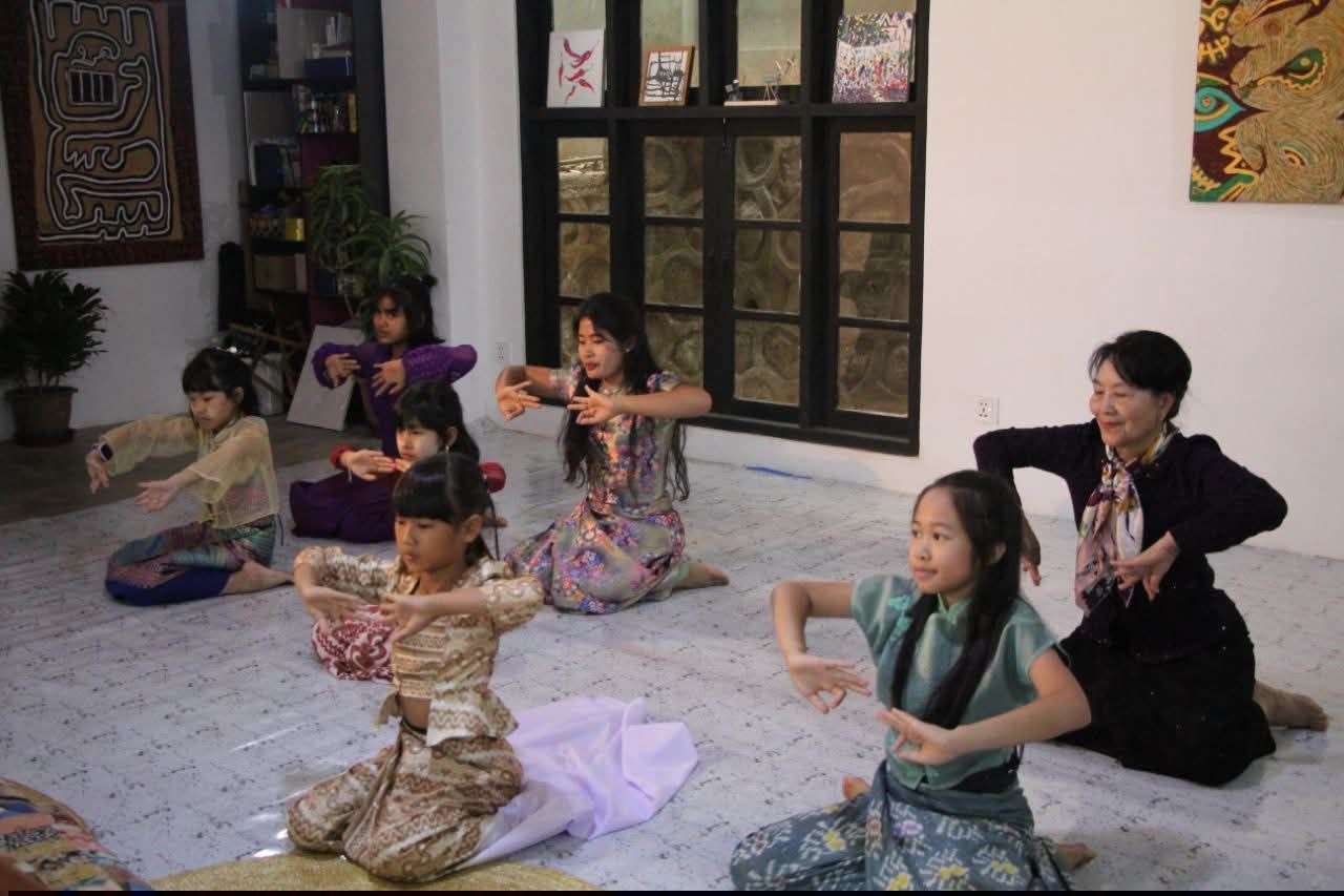 Myanmar Dance Class