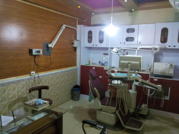Fahad dental square logo