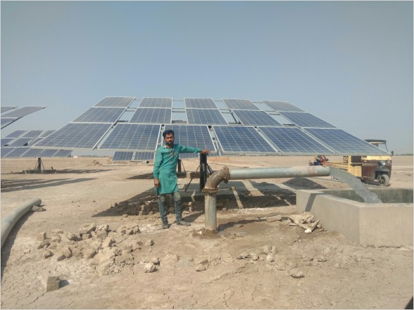 Alphaa traders solar energy logo