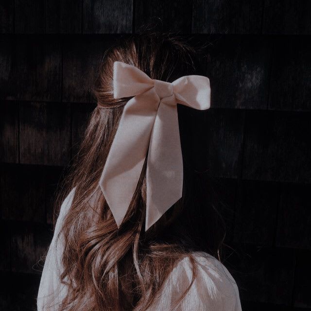 Pigtail bow