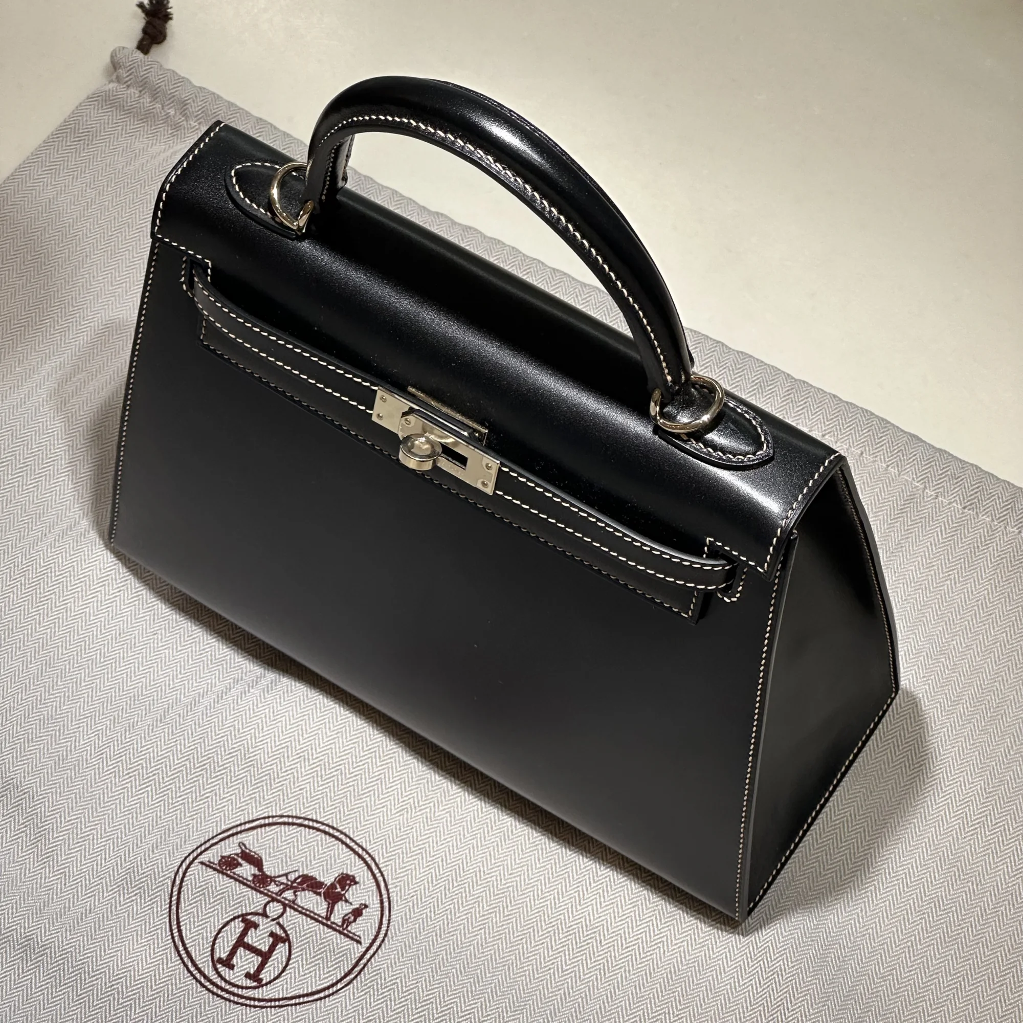 Hermes Kelly 28 Box Leather Noir GHW