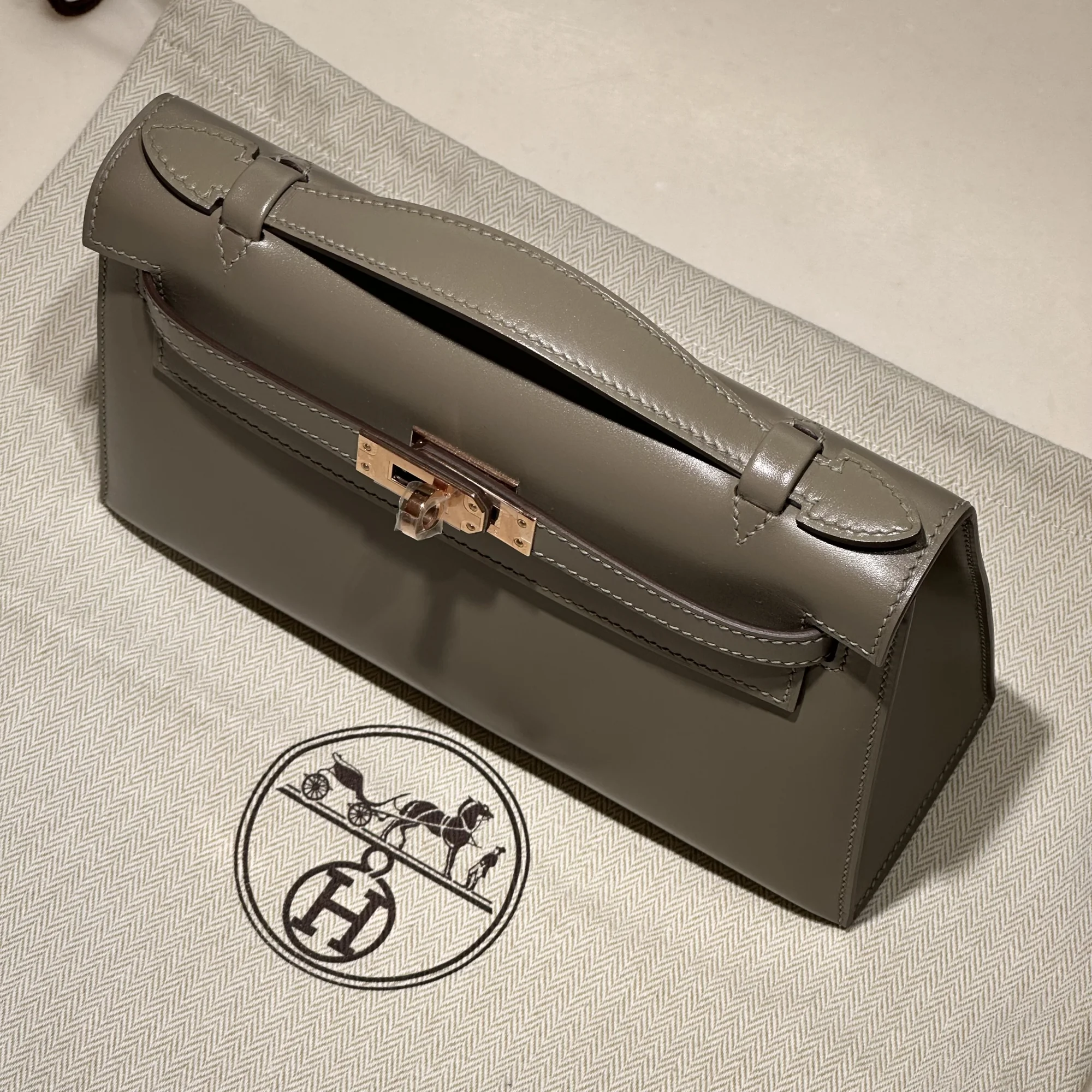 Hermes Kelly Pochette 22 Box Leather Gold