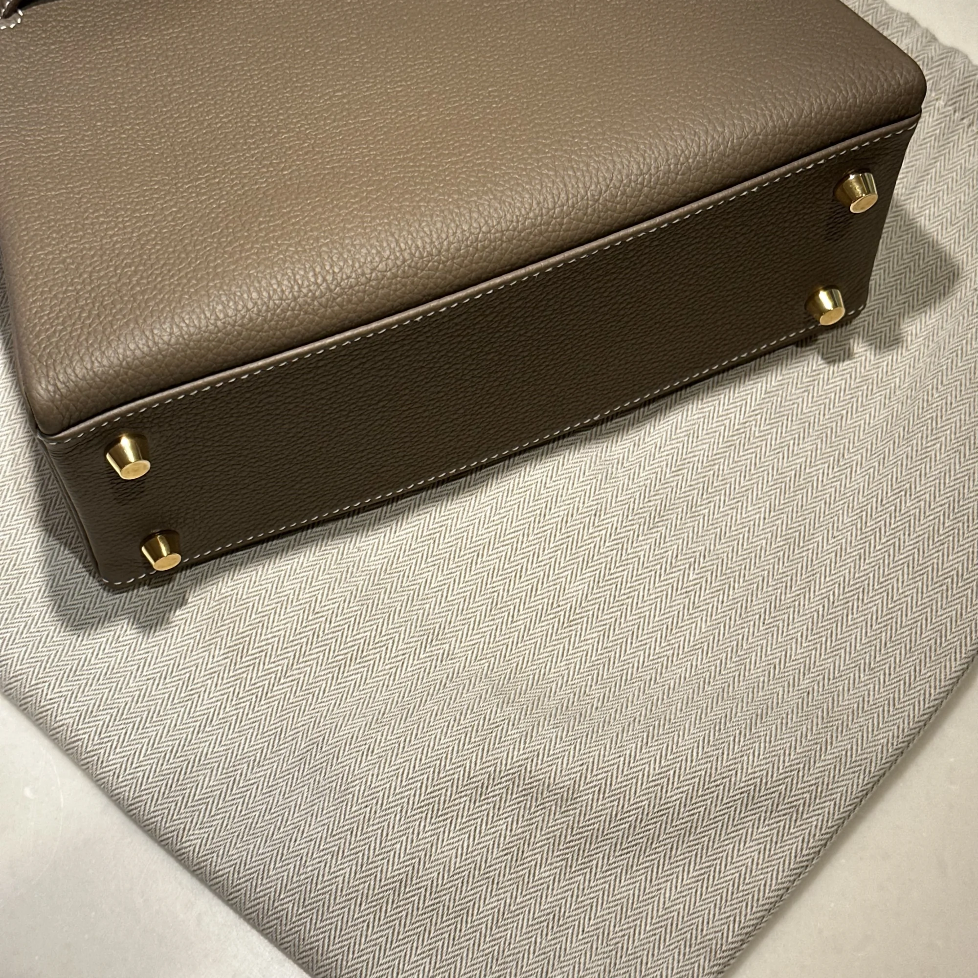 Hermes Kelly 25 Togo Leather Etoupe GHW миниатюра 4