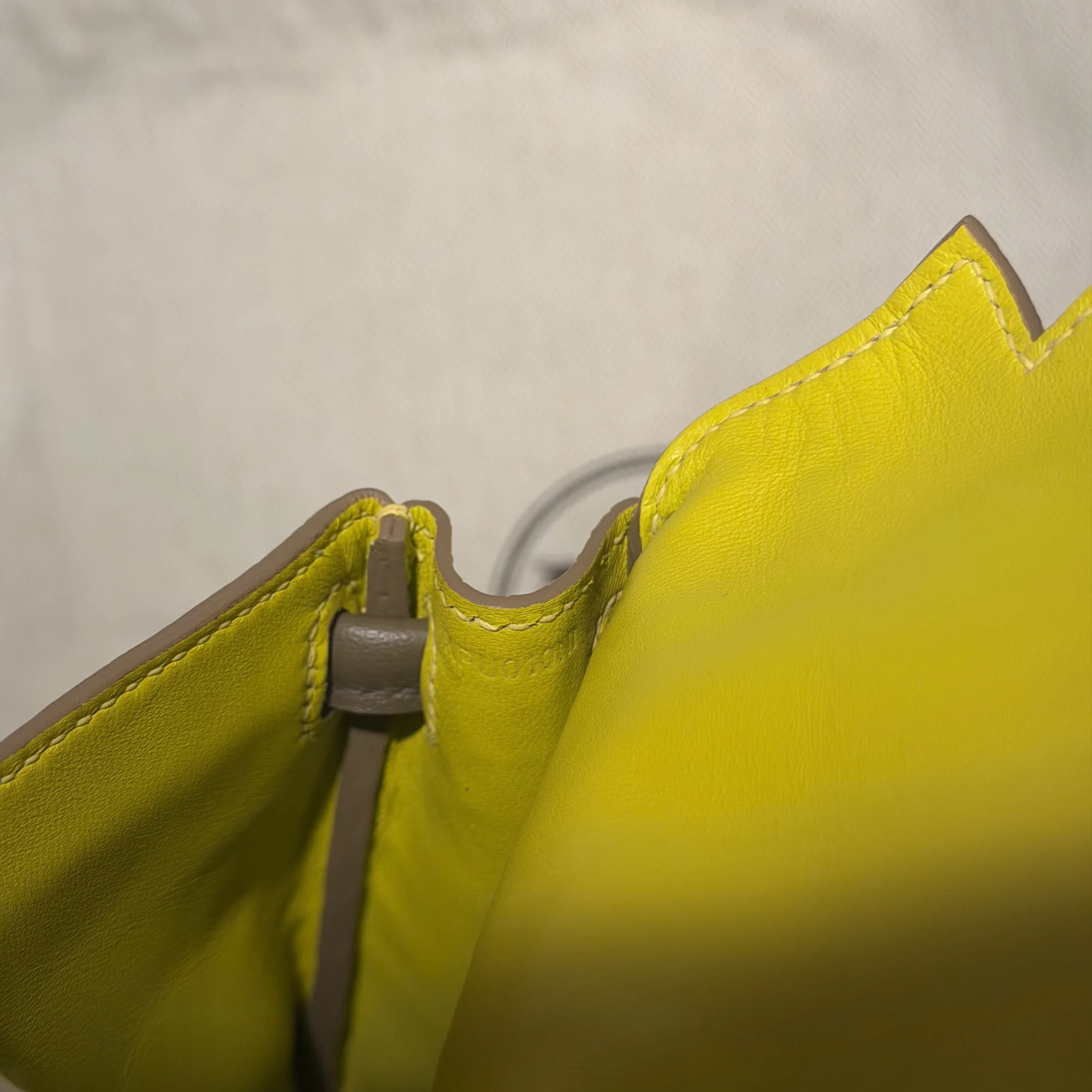 Hermes Kelly Doll Lemon Yellow Matte Alligator Crocodile 16cm GHW миниатюра 6