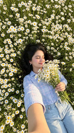 Golden Meadow Selfie: Serenity Among Endless White Daisies