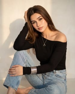 Effortless Grace – A Golden Hour Editorial Moment