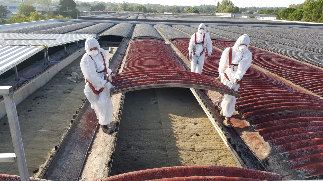 Amianto sul tetto: quando è obbligatorio rimuoverlo nel 2026?