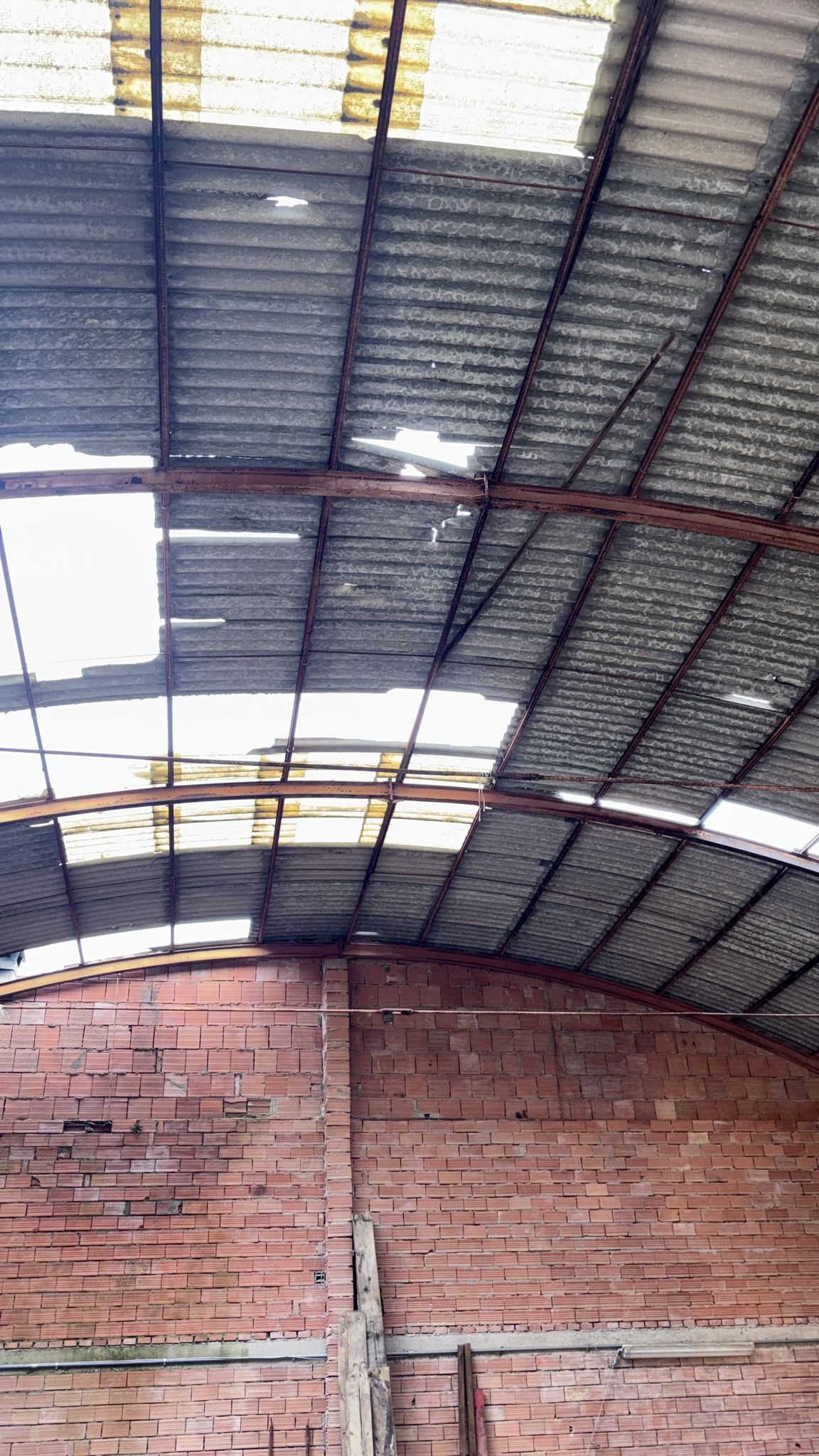 Recupero Industriale: Da Amianto a Copertura Certificata