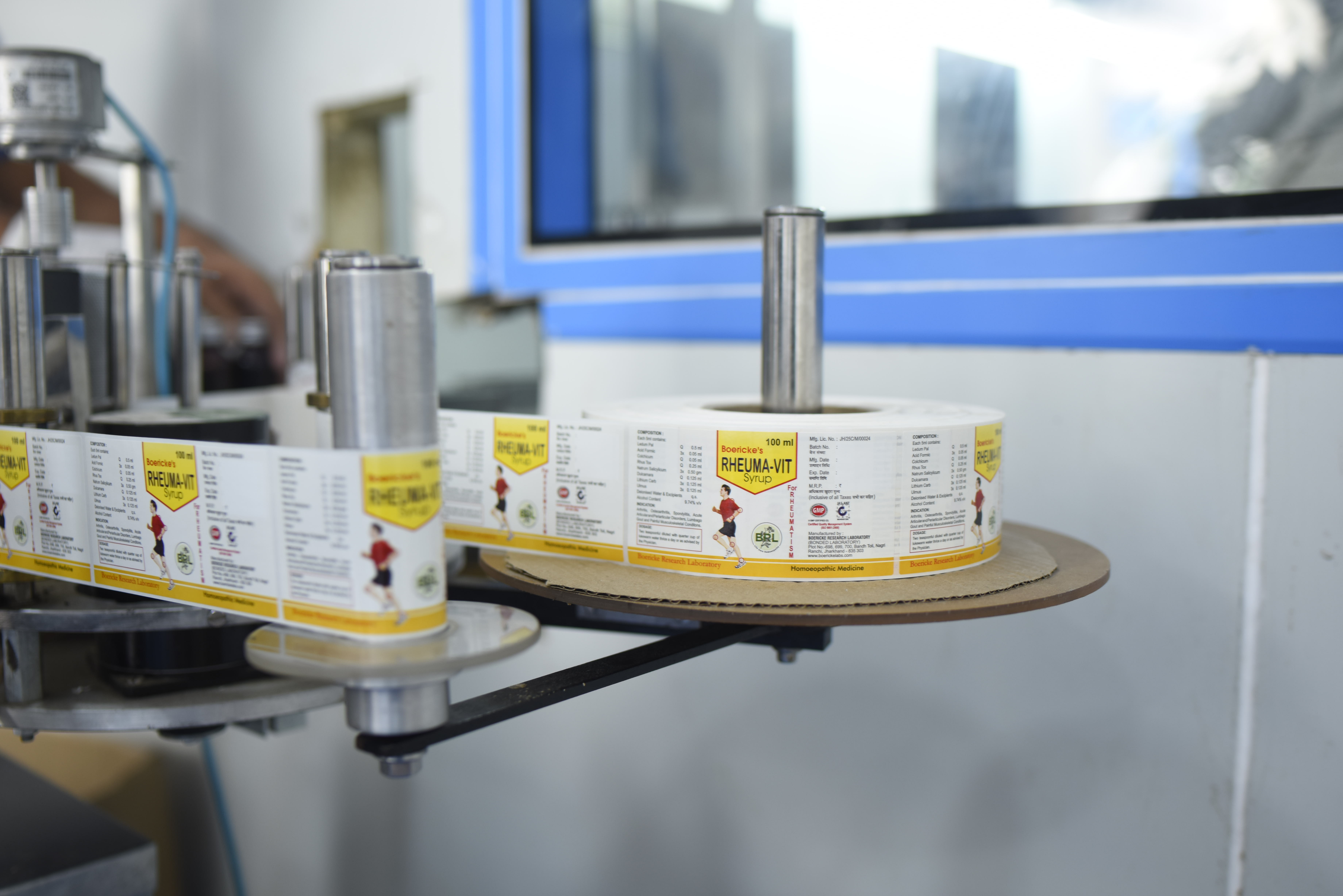 Labeling machine with Rheuma-Vit labels