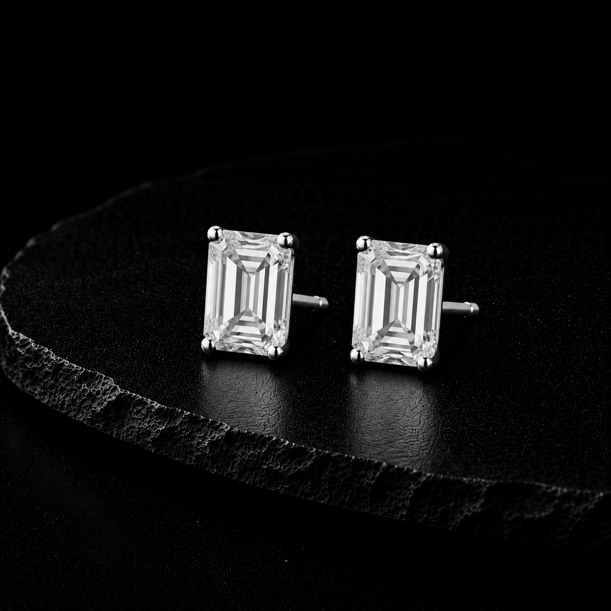 עגילי Emeralds