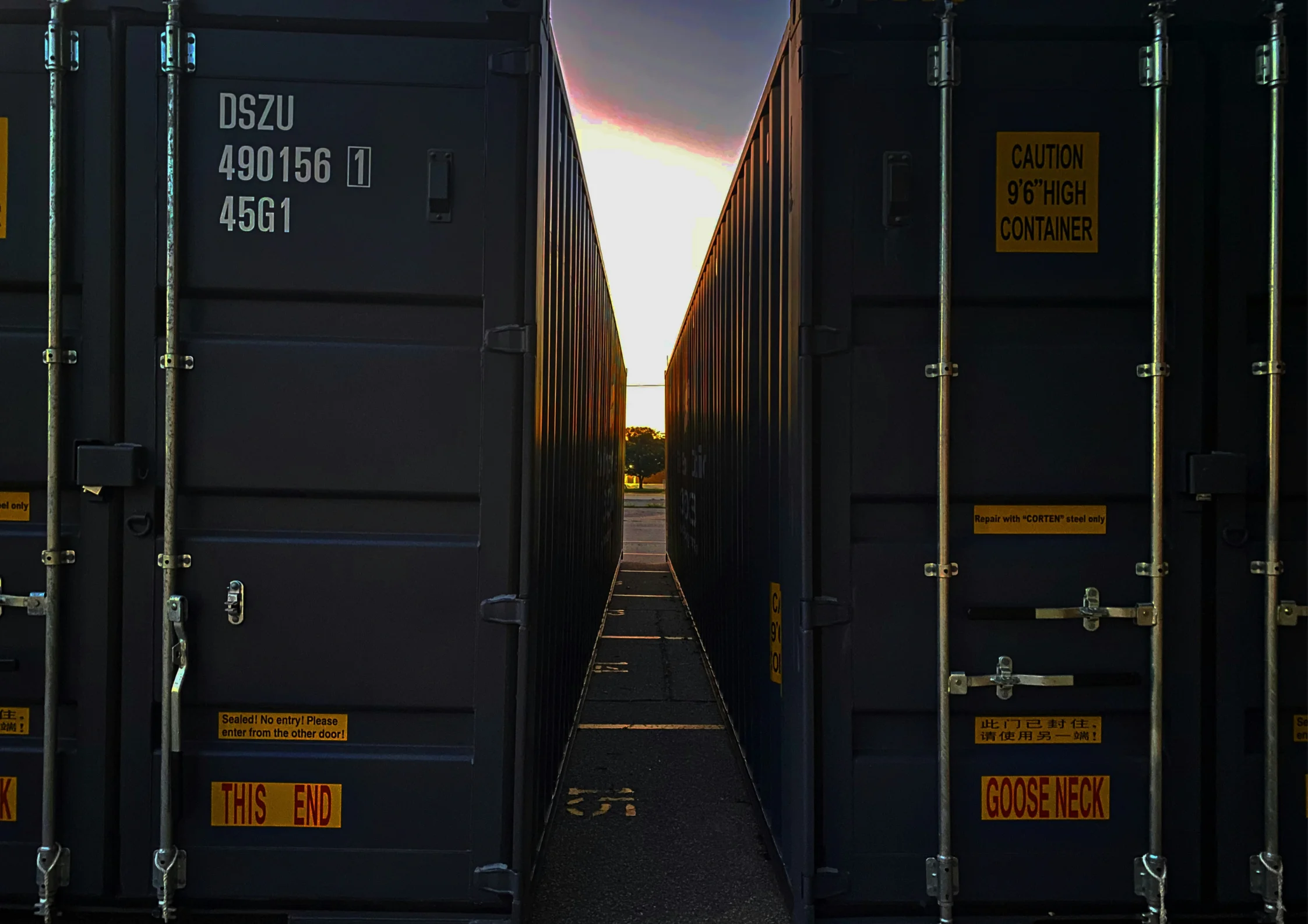 Freight Forwarding between containers with sun