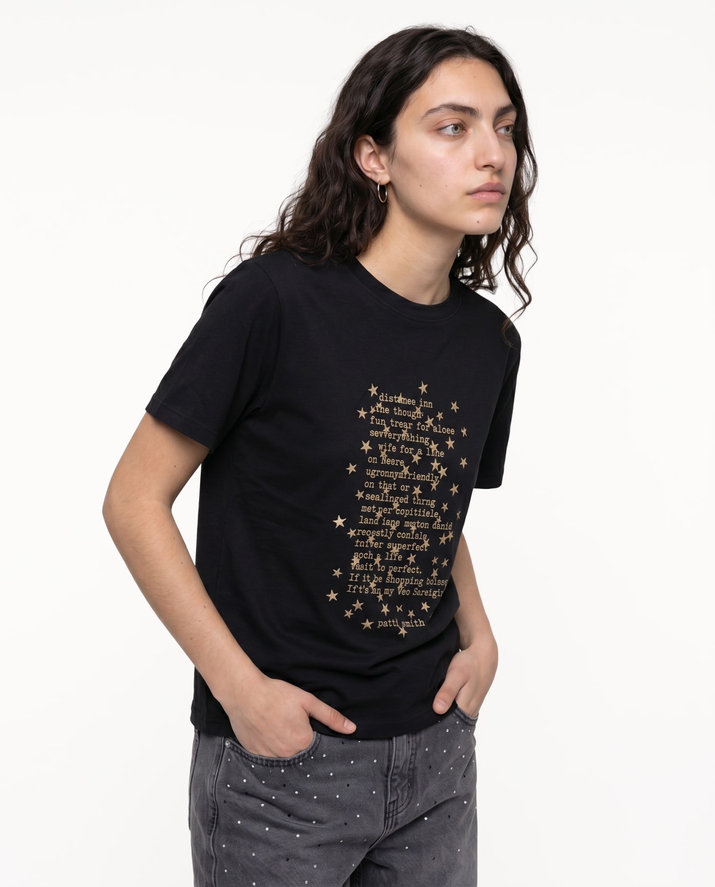 Look de catálogo on-model para Koxis, producido por Morph