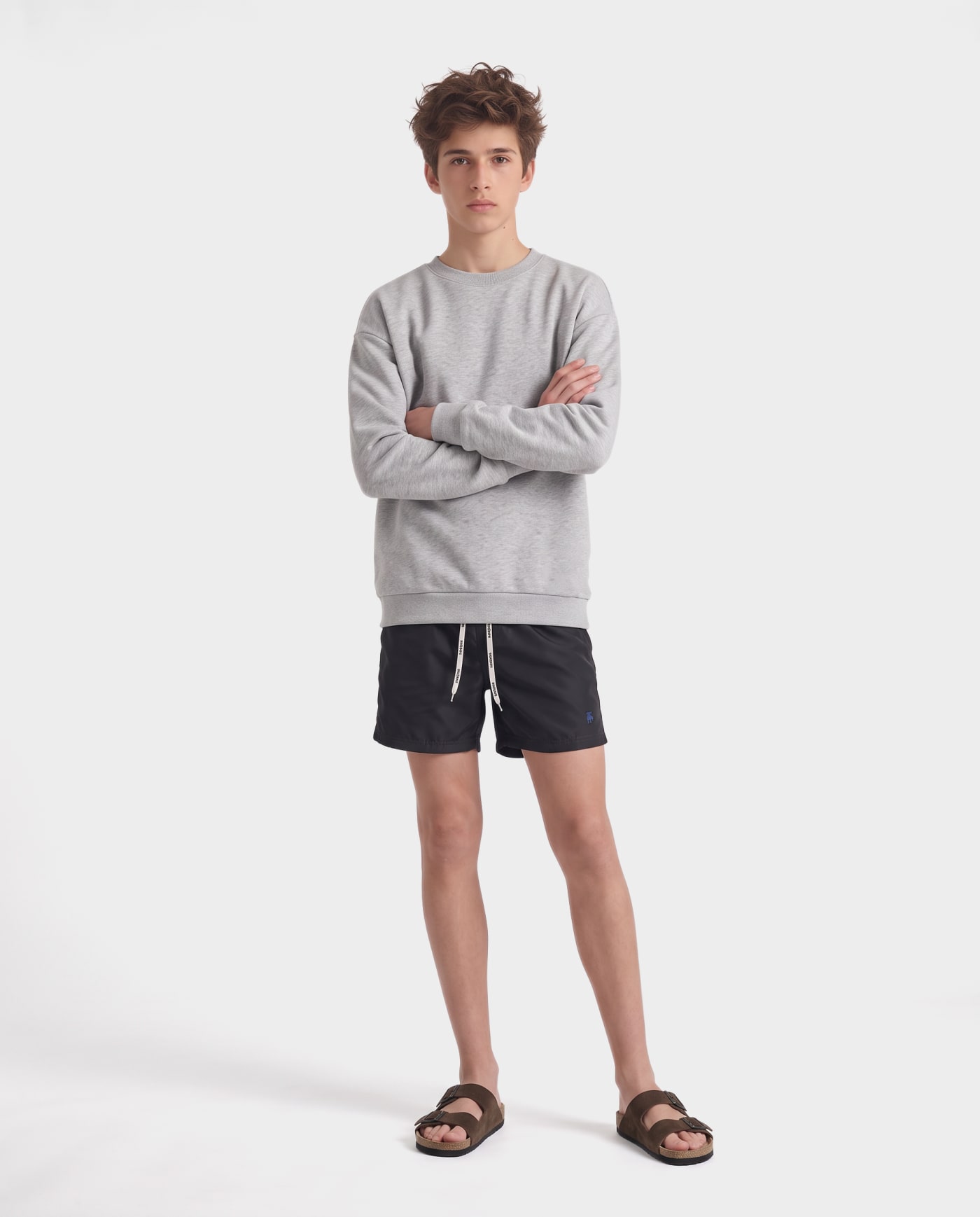 Look de catálogo on-model para Garçon García, producido por Morph