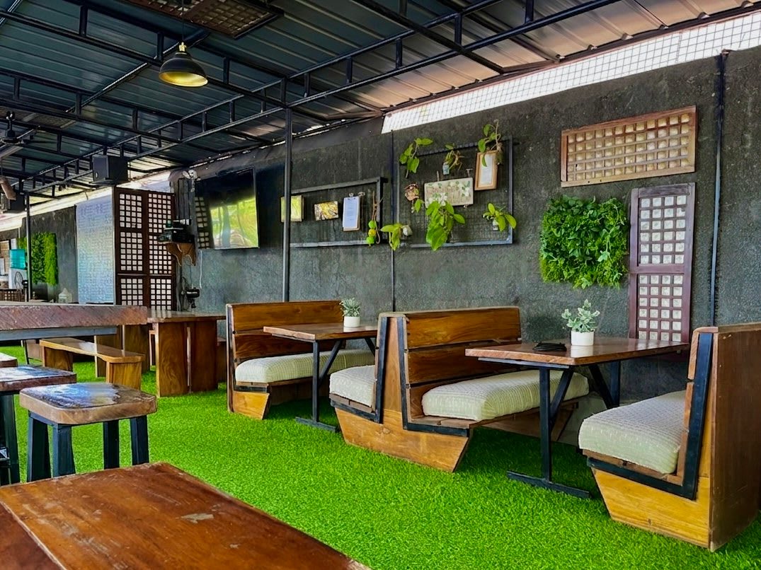 Pickleball player lounge