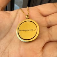 Collar giratorio con frase - 1