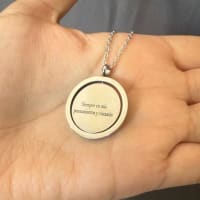 Collar giratorio con frase - 2