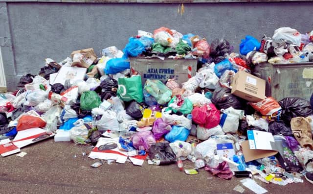 Toplama Sözleşmelerinin Sona Ermesi ve Hukuki Anlaşmazlıkların Sürmesi Sofya Çöpte Boğuldu