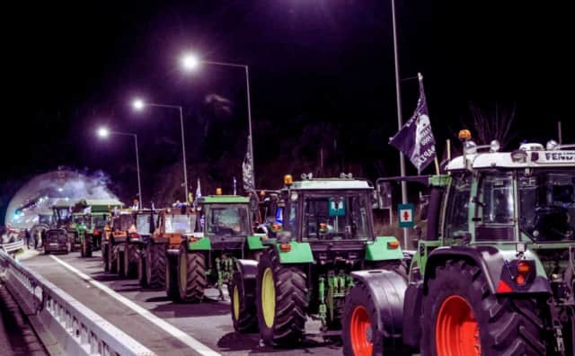 Yunan Çiftçiler Başbakan'la Görüşmeleri Boykot Ediyor, Ülke Çapında Süresiz Ablukalarla Tehdit Ediyor