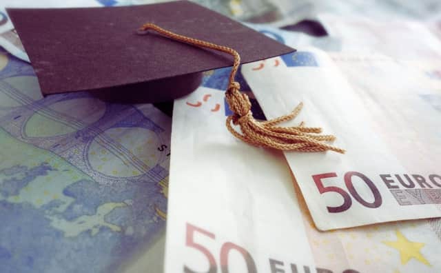 Bulgaristan Eğitimi Desteklemek İçin Öğrenci Kredisi Faizini %7'den %3'e Düşürdü