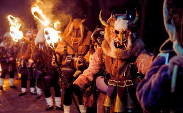 Bulgaristan'ın Surva Festivali Geri Dönüyor: Akıllara durgunluk veren maskeler ve maskeli balo büyüsünün 60 yılı
