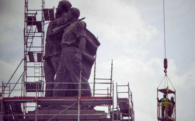 AB, Rusya'nın Bulgaristan ve Doğu Avrupa'daki Sovyet Anıtlarının Kaldırılmasına İlişkin Suçlamalarını Reddetti