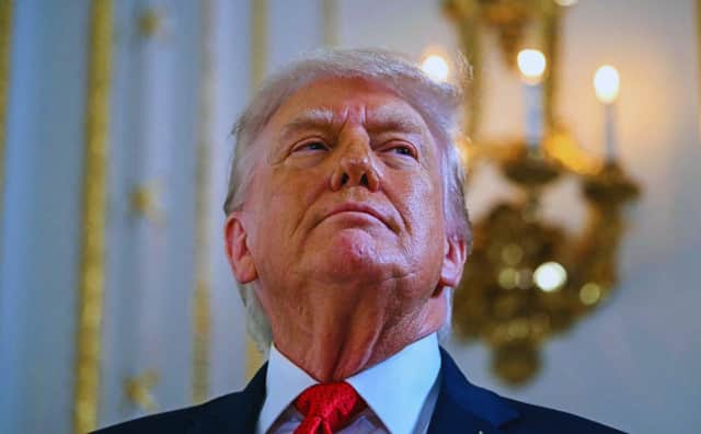 Trump, Grönland'ı NATO Müzakerelerine ve İngiltere'nin 'Zayıflığına' Bağladı ve Davos'taki Baskıyı Artırdı