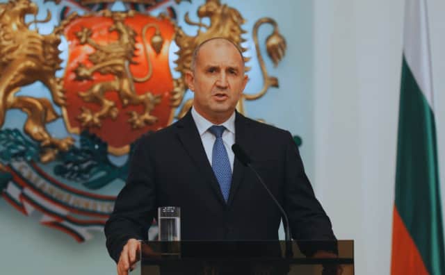 İstifa Sunuldu: Rumen Radev'in Cumhurbaşkanlığından Resmi Olarak Ayrılması Bulgaristan'da Yeni Siyasi Dönemin İşareti