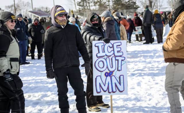Minnesota'daki Federal Göçmen Akınına Kamuoyu ve Hukuk Baskısı Üzerine Geri Adım