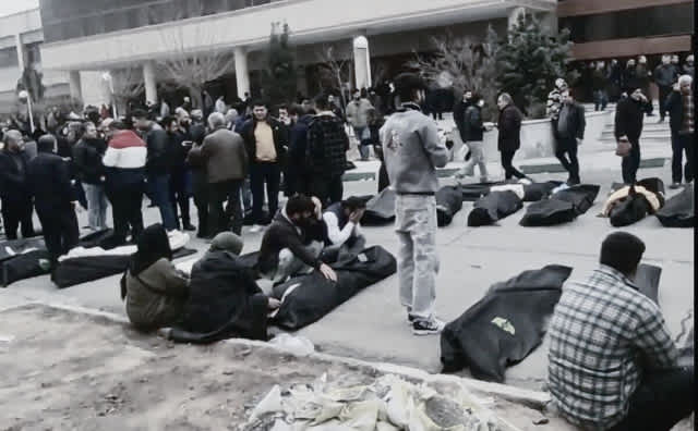 **İran Protestolarında Ölü Sayısı: Gerçek Cesetlerle Birlikte Gömüldü**