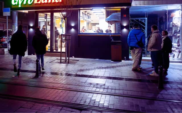 Bulgaristan'da Tüketici Güveni Alarm Veriyor: 2022'den Bu Yana En Düşük Seviye!