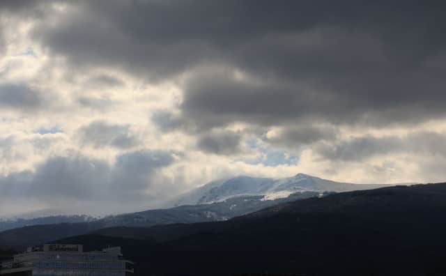 Bulgaristan'da Yeni Hafta Soğuk Başlıyor: Doğuda Yağış, Dağlarda Kar Etkili Olacak