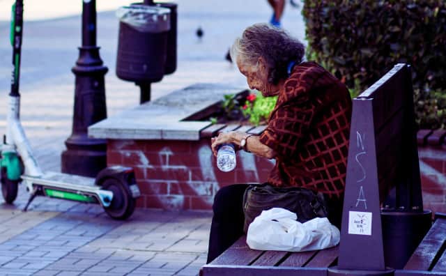 Bulgaristan'da Yoksulluk Riski Alarm Veriyor: Gelir Eşitsizliği 1.4 Milyon Kişiyi Tehdit Ediyor