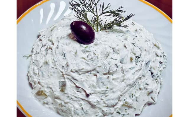 Snezhanka, Cacık ve Tzatziki'yi Tahtından Etti: Bulgar Salatası Uluslararası Salatalık Yemekleri Sıralamasında Zirvede