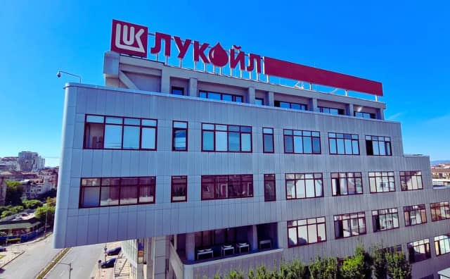 Lukoil Burgas'ta 8 Milyon Dolarlık Tasarruf: İsviçreli Aracı Şirketle Yollar Ayrıldı