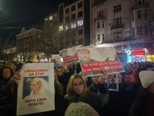 Sofya'daki 'Valiz Cinayeti' Protestosu: Evgenia İçin Adalet Arayışı, Ceza İndirimi Sonrası Tepkilere Yol Açtı