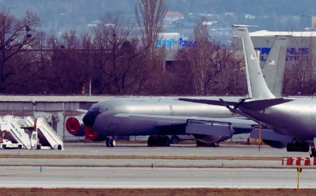 Sofya Havalimanı Amerikan Askeri Uçaklarıyla Doldu: Bulgaristan'da Sivil Uçuşlar Askıya Alındı