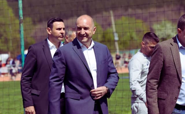 Bulgaristan'da Radev'in Oluşumu Zirvede: Anketler Beş Partiyi Parlamentoya Sokuyor