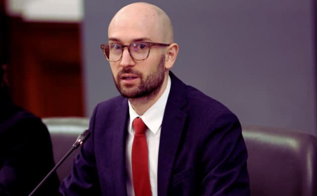 Geçici Maliye Bakanı'ndan Kritik Çağrı: Bütçe Uzatıldı, Kamu Maaş Zammı Uygulansın!