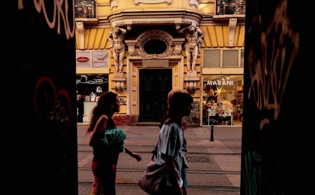 Bulgar Gençleri Savaş ve Sağlık Endişesiyle Boğuşuyor, Siyasete Soğuk Bakıyor