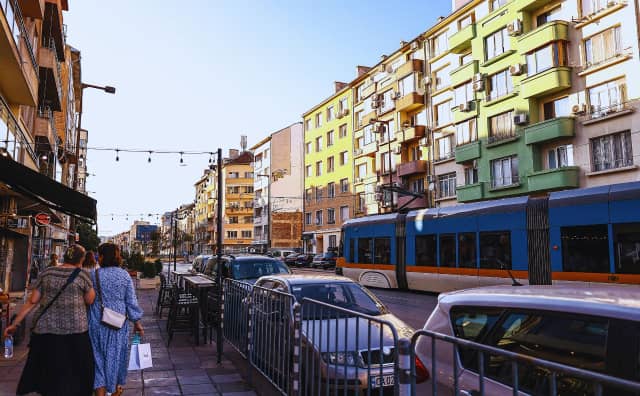 Bulgaristan Cuma Günü İkiye Bölünüyor: Batıda Güneşli Hava, Doğuda Yağış Uyarısı!