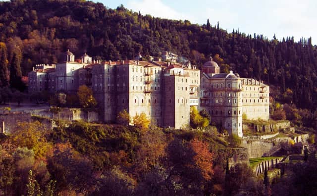 Aynoroz'da Deprem Korkusu: Manastırlarda Hasar Tespit Edildi