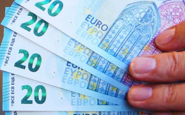 Yunanistan'da Asgari Ücret 920 Euro'ya Yükseldi