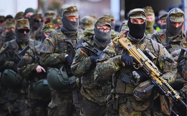 Almanya'da Yeni Askeri Düzenleme: 17-45 Yaş Arasındaki Erkekler İçin Yurt Dışı Seyahatlerine Onay Şartı